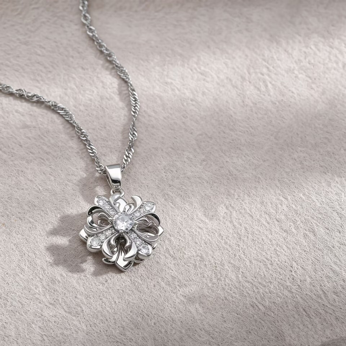 Dainty 18K Gold Plated Flower Necklace Titanium Steel Chain For Women